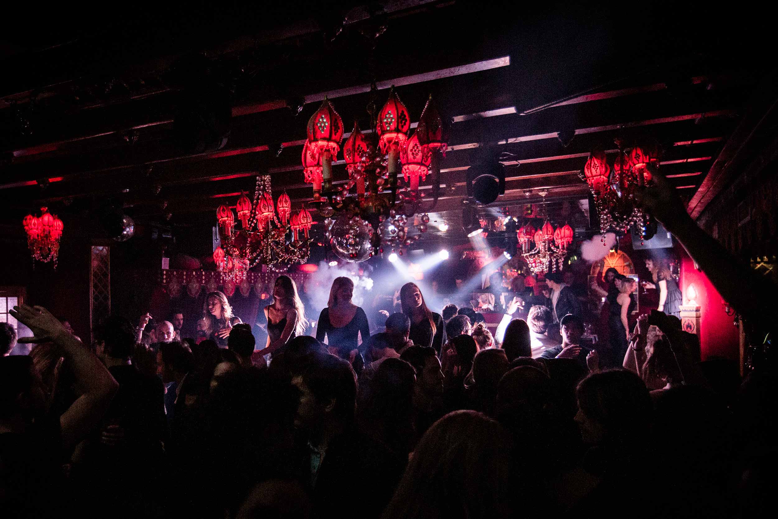 Raspoutine Paris | A Mythical Club In The Heart Of The Parisian Golden  Triangle | Experience The Legendary